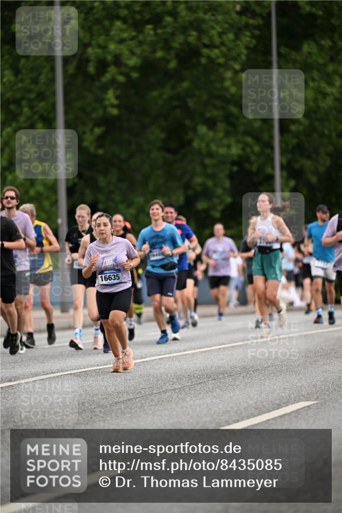 29.06.2025 - hella hamburg halbmarathon Dr. Thomas Lammeyer http://msf.ph/oto/8435085 29.06.2025 10:54:26 Kennedybrücke 1525, 2160, 2927, 3070, 3680, 3701, 3710, 4168, 4589, 5997, 6680, 6694, 6989, 7721, 7722, 7755, 8254, 8299, 9261, 9940, 10060, 10704, 11030, 11426 meine-sportfotos.de