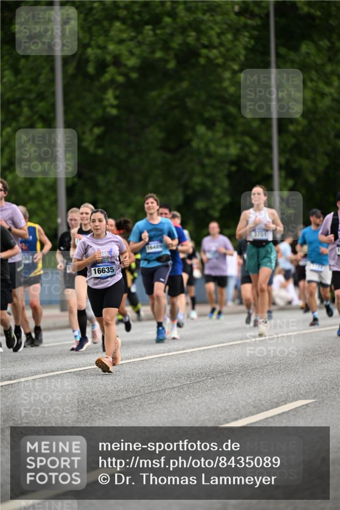 29.06.2025 - hella hamburg halbmarathon Dr. Thomas Lammeyer http://msf.ph/oto/8435089 29.06.2025 10:54:26 Kennedybrücke 1525, 2160, 2927, 3070, 3680, 3701, 3710, 4168, 4589, 5997, 6680, 6694, 6989, 7721, 7722, 7755, 8254, 8299, 9261, 9940, 10060, 10704, 11030, 11426 meine-sportfotos.de