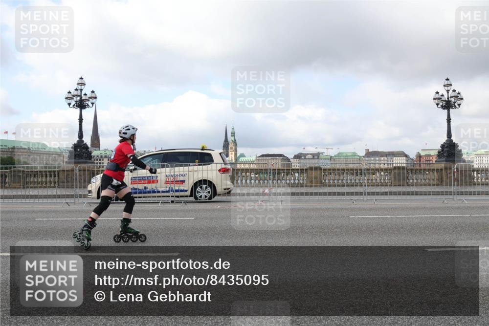 29.06.2025 - hella hamburg halbmarathon Lena Gebhardt http://msf.ph/oto/8435095 29.06.2025 09:01:37 Lombardsbrücke  meine-sportfotos.de