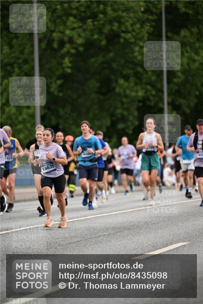 29.06.2025 - hella hamburg halbmarathon Dr. Thomas Lammeyer http://msf.ph/oto/8435098 29.06.2025 10:54:27 Kennedybrücke 1525, 2160, 2927, 3070, 3680, 3701, 3710, 4168, 4589, 5552, 5997, 6680, 6694, 6989, 7721, 7722, 7755, 8254, 8299, 9261, 9940, 10060, 10704, 11030, 11426 meine-sportfotos.de