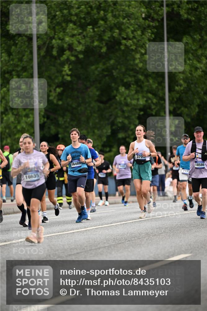 29.06.2025 - hella hamburg halbmarathon Dr. Thomas Lammeyer http://msf.ph/oto/8435103 29.06.2025 10:54:27 Kennedybrücke 1525, 2160, 2927, 3070, 3680, 3701, 3710, 4168, 4589, 5552, 5997, 6680, 6694, 6989, 7721, 7722, 7755, 8254, 8299, 9261, 9940, 10060, 10704, 11030, 11426 meine-sportfotos.de