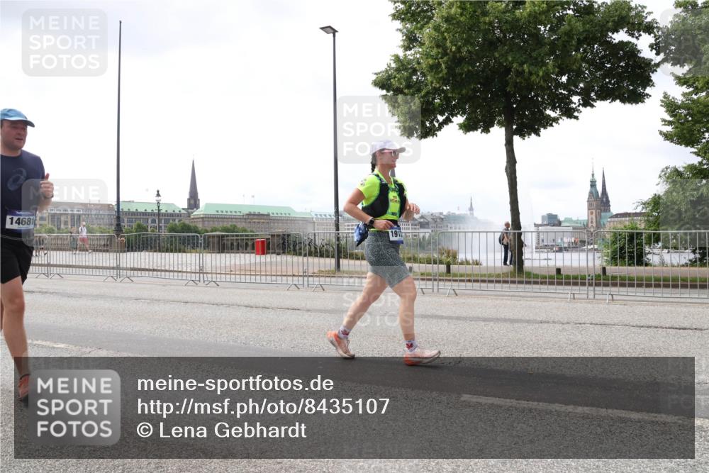 29.06.2025 - hella hamburg halbmarathon Lena Gebhardt http://msf.ph/oto/8435107 29.06.2025 10:44:54 Lombardsbrücke 14681, 191, 1024, 1273, 1629, 1685, 1924, 2007, 2674, 2779, 3506, 3570, 4186, 4215, 4275, 4337, 4968, 5190, 5355, 5649, 6002, 6509, 6841, 6888, 7216, 7699, 7912, 8582, 8594, 8762, 8907, 9036, 9084, 9085, 9331, 9333, 9397, 9536, 10006, 10303, 10304, 10416, 10562, 10566, 10668, 10707, 11272, 12198, 12318, 12332, 12334, 12394, 12409, 13039, 13261, 13262, 13288, 14350, 14681, 14971, 18454, 18459 meine-sportfotos.de