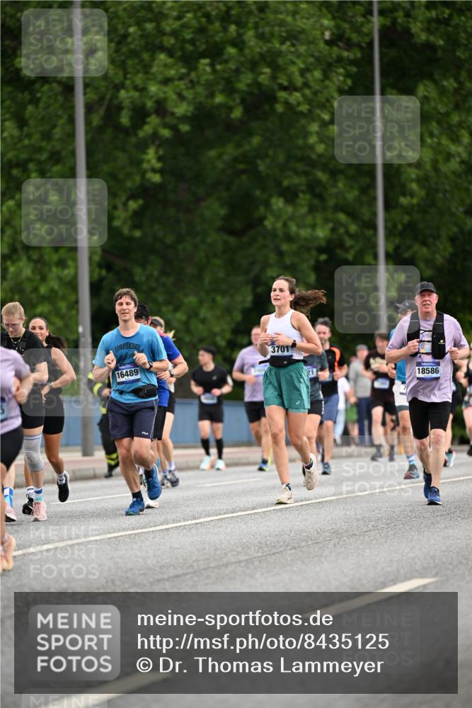 29.06.2025 - hella hamburg halbmarathon Dr. Thomas Lammeyer http://msf.ph/oto/8435125 29.06.2025 10:54:28 Kennedybrücke 1259, 1525, 2160, 2927, 3070, 3680, 3701, 3710, 4168, 5119, 5552, 5997, 6680, 6694, 6989, 7721, 7722, 7755, 8254, 8299, 9261, 9940, 10033, 10060, 10704, 11030, 11426 meine-sportfotos.de