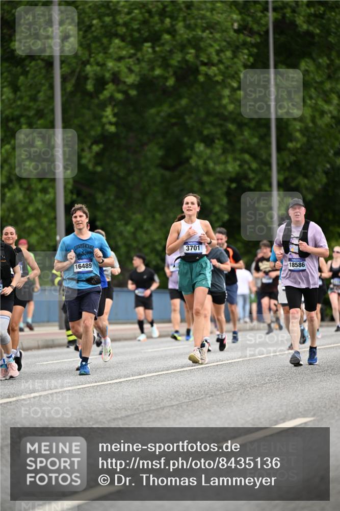 29.06.2025 - hella hamburg halbmarathon Dr. Thomas Lammeyer http://msf.ph/oto/8435136 29.06.2025 10:54:28 Kennedybrücke 1259, 1525, 2160, 2927, 3070, 3680, 3701, 3710, 4168, 5119, 5552, 5997, 6680, 6694, 6989, 7721, 7722, 7755, 8254, 8299, 9261, 9940, 10033, 10060, 10704, 11030, 11426 meine-sportfotos.de