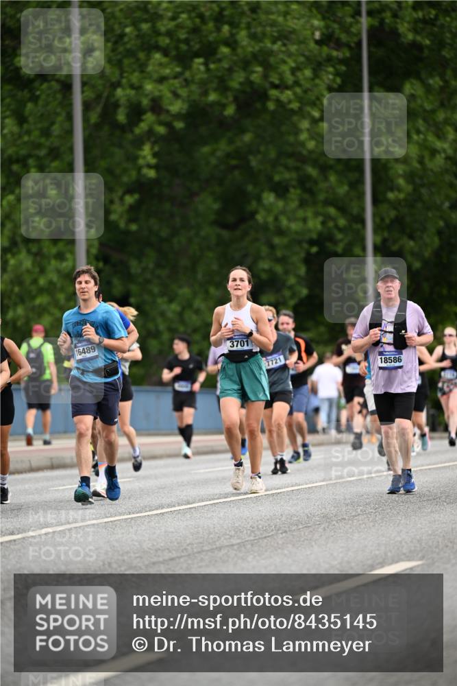 29.06.2025 - hella hamburg halbmarathon Dr. Thomas Lammeyer http://msf.ph/oto/8435145 29.06.2025 10:54:28 Kennedybrücke 1259, 1525, 2160, 2927, 3070, 3680, 3701, 3710, 4168, 5119, 5552, 5997, 6680, 6694, 6989, 7721, 7722, 7755, 8254, 8299, 9261, 9940, 10033, 10060, 10704, 11030, 11426 meine-sportfotos.de