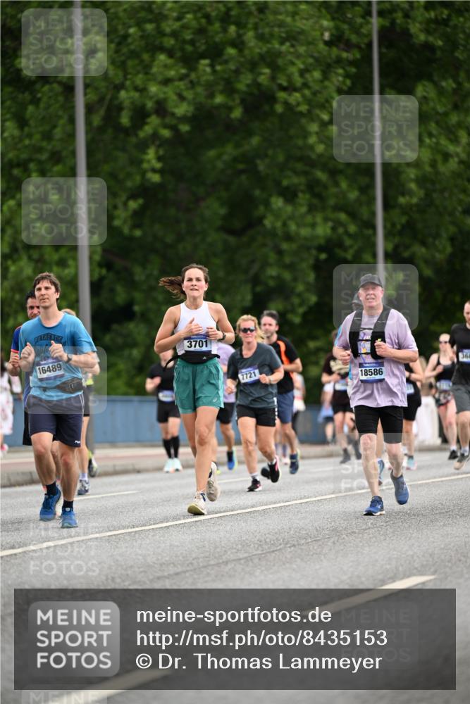 29.06.2025 - hella hamburg halbmarathon Dr. Thomas Lammeyer http://msf.ph/oto/8435153 29.06.2025 10:54:29 Kennedybrücke 1259, 1525, 2160, 2927, 3070, 3680, 3701, 3710, 4168, 5119, 5552, 5997, 6680, 6694, 6989, 7721, 7722, 7755, 8254, 8299, 9261, 9940, 10033, 10060, 10704, 11426 meine-sportfotos.de