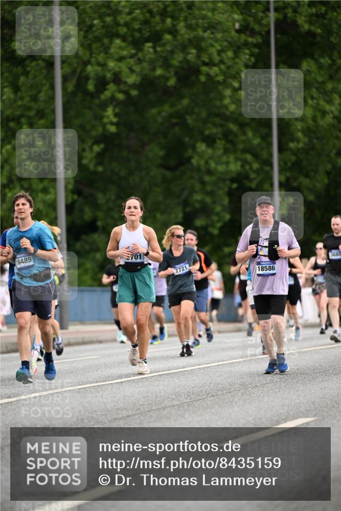 29.06.2025 - hella hamburg halbmarathon Dr. Thomas Lammeyer http://msf.ph/oto/8435159 29.06.2025 10:54:29 Kennedybrücke 1259, 1525, 2160, 2927, 3070, 3680, 3701, 3710, 4168, 5119, 5552, 5997, 6680, 6694, 6989, 7721, 7722, 7755, 8254, 8299, 9261, 9940, 10033, 10060, 10704, 11426 meine-sportfotos.de