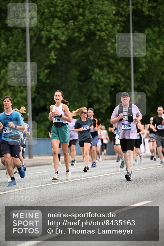 29.06.2025 - hella hamburg halbmarathon Dr. Thomas Lammeyer http://msf.ph/oto/8435163 29.06.2025 10:54:29 Kennedybrücke 1259, 1525, 2160, 2927, 3070, 3680, 3701, 3710, 4168, 5119, 5552, 5997, 6680, 6694, 6989, 7721, 7722, 7755, 8254, 8299, 9261, 9940, 10033, 10060, 10704, 11426 meine-sportfotos.de