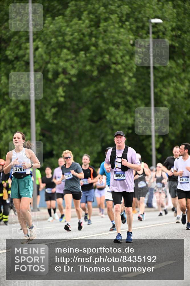 29.06.2025 - hella hamburg halbmarathon Dr. Thomas Lammeyer http://msf.ph/oto/8435192 29.06.2025 10:54:30 Kennedybrücke 1259, 1525, 2160, 2927, 3070, 3680, 3701, 3710, 4168, 5119, 5552, 5997, 6680, 6694, 6989, 7721, 7722, 7755, 8254, 8299, 9261, 9940, 10033, 10060, 10704, 11426 meine-sportfotos.de