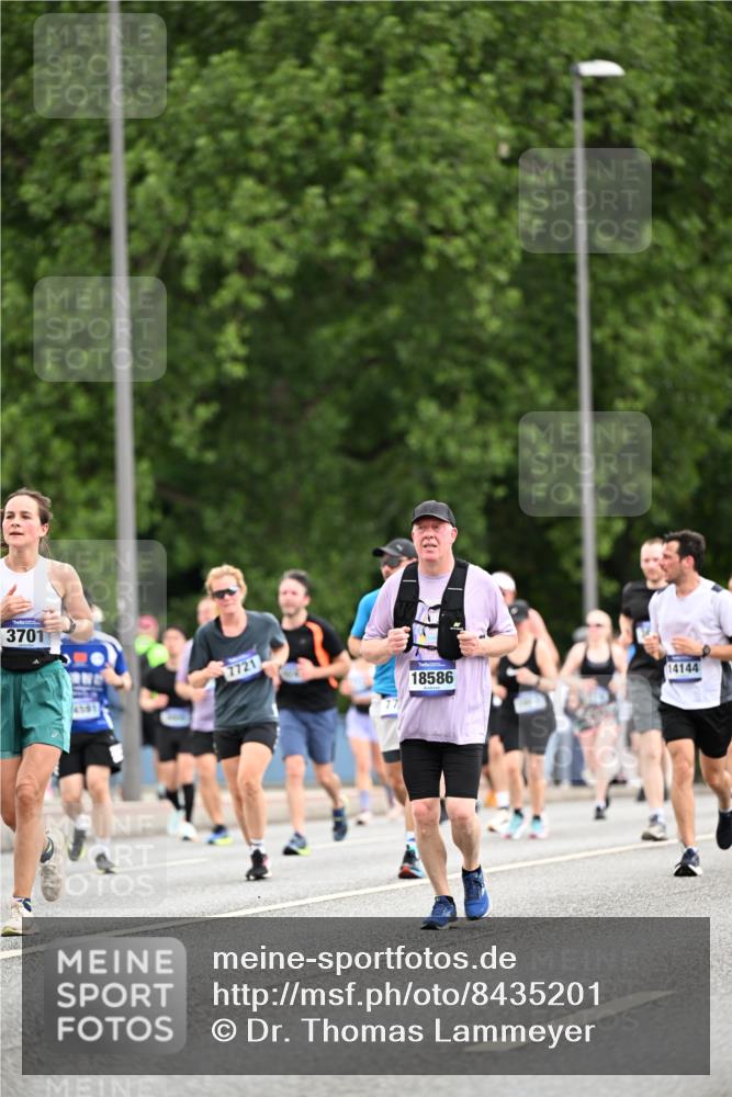 29.06.2025 - hella hamburg halbmarathon Dr. Thomas Lammeyer http://msf.ph/oto/8435201 29.06.2025 10:54:30 Kennedybrücke 1259, 1525, 2160, 2927, 3070, 3680, 3701, 3710, 4168, 5119, 5552, 5997, 6680, 6694, 6989, 7721, 7722, 7755, 8254, 8299, 9261, 9940, 10033, 10060, 10704, 11426 meine-sportfotos.de