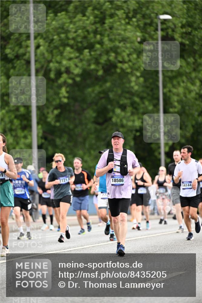 29.06.2025 - hella hamburg halbmarathon Dr. Thomas Lammeyer http://msf.ph/oto/8435205 29.06.2025 10:54:30 Kennedybrücke 1259, 1525, 2160, 2927, 3070, 3680, 3701, 3710, 4168, 5119, 5552, 5997, 6680, 6694, 6989, 7721, 7722, 7755, 8254, 8299, 9261, 9940, 10033, 10060, 10704, 11426 meine-sportfotos.de