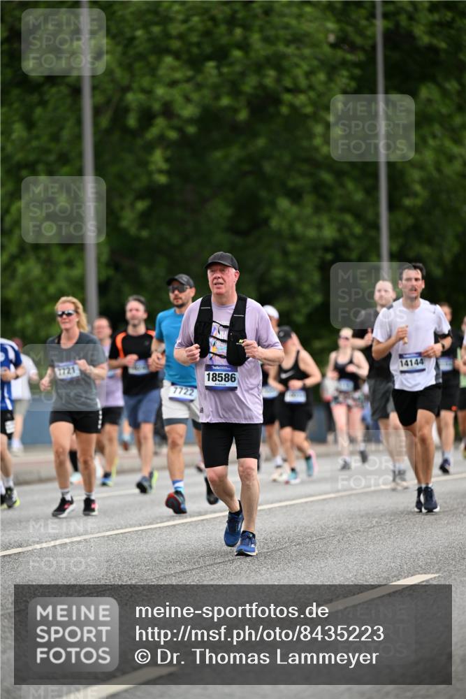 29.06.2025 - hella hamburg halbmarathon Dr. Thomas Lammeyer http://msf.ph/oto/8435223 29.06.2025 10:54:31 Kennedybrücke 1259, 1525, 2160, 2927, 3070, 3680, 3701, 3710, 4168, 5119, 5552, 5997, 6680, 6694, 6989, 7721, 7722, 7755, 8254, 8299, 9261, 9940, 10033, 10060, 10704, 11426 meine-sportfotos.de
