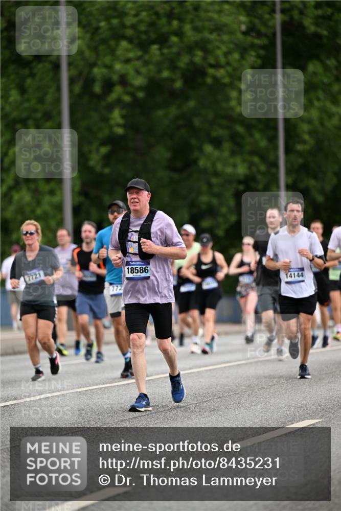 29.06.2025 - hella hamburg halbmarathon Dr. Thomas Lammeyer http://msf.ph/oto/8435231 29.06.2025 10:54:32 Kennedybrücke 1259, 1525, 1625, 2160, 2927, 3070, 3680, 3701, 3710, 4168, 5119, 5552, 5997, 6015, 6680, 6989, 7721, 7722, 7755, 8254, 8299, 9261, 9940, 10033, 10060, 10704, 11426 meine-sportfotos.de
