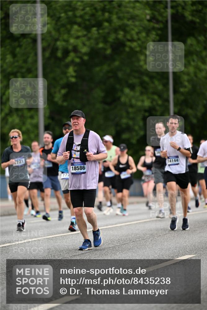29.06.2025 - hella hamburg halbmarathon Dr. Thomas Lammeyer http://msf.ph/oto/8435238 29.06.2025 10:54:32 Kennedybrücke 1259, 1525, 1625, 2160, 2927, 3070, 3680, 3701, 3710, 4168, 5119, 5552, 5997, 6015, 6680, 6989, 7721, 7722, 7755, 8254, 8299, 9261, 9940, 10033, 10060, 10704, 11426 meine-sportfotos.de