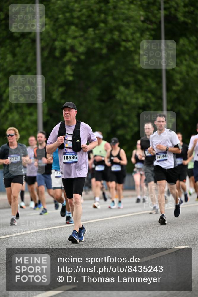 29.06.2025 - hella hamburg halbmarathon Dr. Thomas Lammeyer http://msf.ph/oto/8435243 29.06.2025 10:54:32 Kennedybrücke 1259, 1525, 1625, 2160, 2927, 3070, 3680, 3701, 3710, 4168, 5119, 5552, 5997, 6015, 6680, 6989, 7721, 7722, 7755, 8254, 8299, 9261, 9940, 10033, 10060, 10704, 11426 meine-sportfotos.de