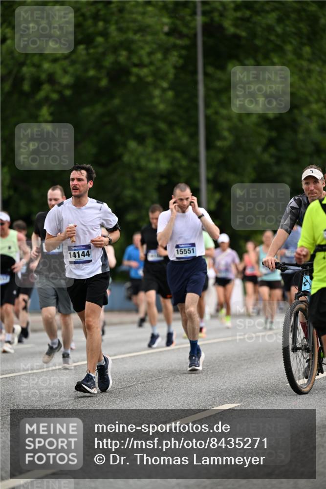 29.06.2025 - hella hamburg halbmarathon Dr. Thomas Lammeyer http://msf.ph/oto/8435271 29.06.2025 10:54:34 Kennedybrücke 1259, 1525, 1625, 2160, 3680, 3701, 3710, 4168, 4870, 5119, 5552, 6015, 6989, 7721, 7722, 7755, 8254, 8299, 9261, 9940, 10033, 10060, 11426 meine-sportfotos.de