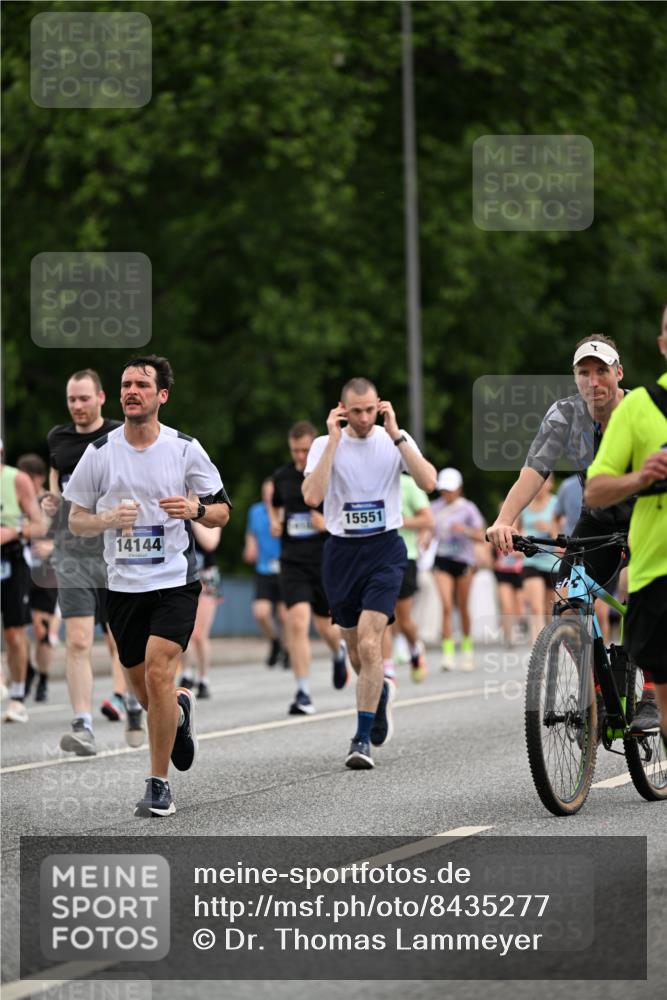 29.06.2025 - hella hamburg halbmarathon Dr. Thomas Lammeyer http://msf.ph/oto/8435277 29.06.2025 10:54:34 Kennedybrücke 1259, 1525, 1625, 2160, 3680, 3701, 3710, 4168, 4870, 5119, 5552, 6015, 6989, 7721, 7722, 7755, 8254, 8299, 9261, 9940, 10033, 10060, 11426 meine-sportfotos.de