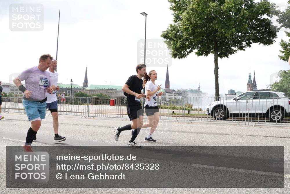 29.06.2025 - hella hamburg halbmarathon Lena Gebhardt http://msf.ph/oto/8435328 29.06.2025 10:44:57 Lombardsbrücke 17372, 1024, 1273, 1629, 1685, 1924, 2007, 2674, 2779, 3160, 3164, 3506, 3570, 4186, 4215, 4275, 4337, 4851, 4968, 5190, 5355, 5649, 6002, 6509, 6841, 6888, 7216, 7699, 7912, 8582, 8594, 8762, 8907, 9036, 9084, 9085, 9331, 9333, 9397, 9536, 10006, 10416, 10562, 10566, 10668, 10707, 11272, 12198, 12318, 12332, 12334, 12394, 12409, 13039, 13261, 13262, 13288, 14350, 14681, 14971, 18454, 18459 meine-sportfotos.de