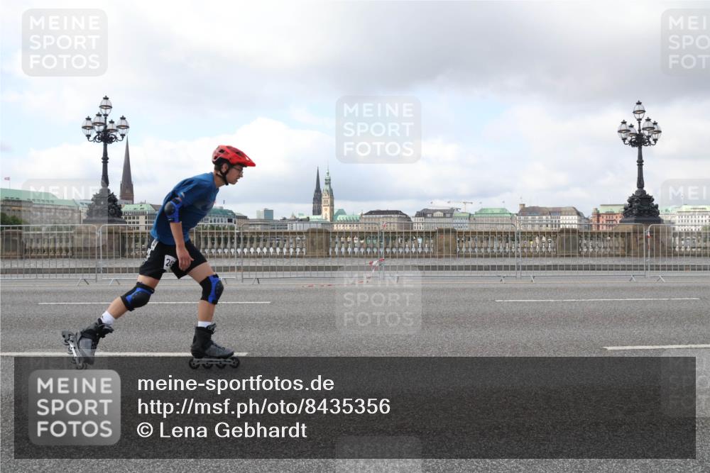 29.06.2025 - hella hamburg halbmarathon Lena Gebhardt http://msf.ph/oto/8435356 29.06.2025 09:01:41 Lombardsbrücke  meine-sportfotos.de