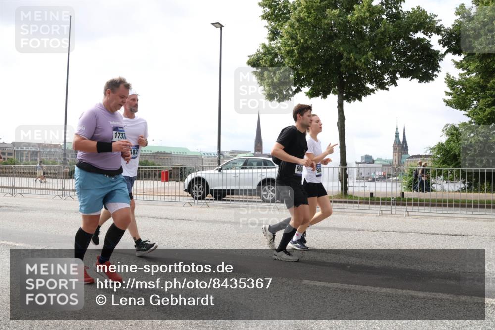 29.06.2025 - hella hamburg halbmarathon Lena Gebhardt http://msf.ph/oto/8435367 29.06.2025 10:44:57 Lombardsbrücke 1737, 582, 908, 1024, 1273, 1629, 1685, 1924, 2007, 2674, 2779, 3160, 3164, 3506, 3570, 4186, 4215, 4275, 4337, 4851, 4968, 5190, 5355, 5649, 6002, 6509, 6841, 6888, 7216, 7699, 7912, 8582, 8594, 8762, 8907, 9036, 9084, 9085, 9331, 9333, 9397, 9536, 10006, 10416, 10562, 10566, 10668, 10707, 11272, 12198, 12318, 12332, 12334, 12394, 12409, 13039, 13261, 13262, 13288, 14350, 14681, 14971, 18454, 18459 meine-sportfotos.de