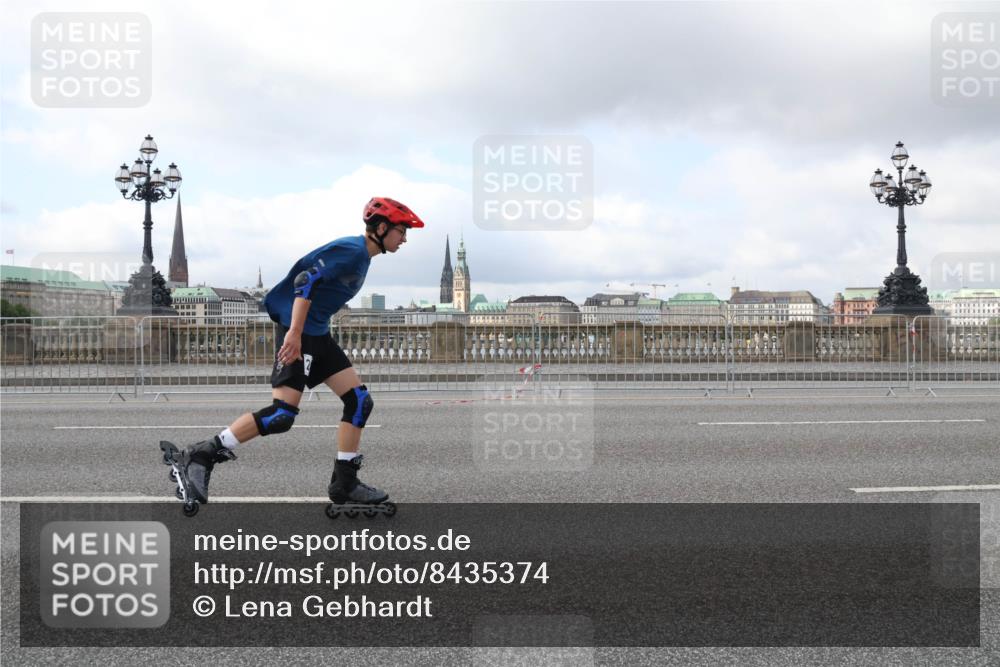 29.06.2025 - hella hamburg halbmarathon Lena Gebhardt http://msf.ph/oto/8435374 29.06.2025 09:01:41 Lombardsbrücke  meine-sportfotos.de