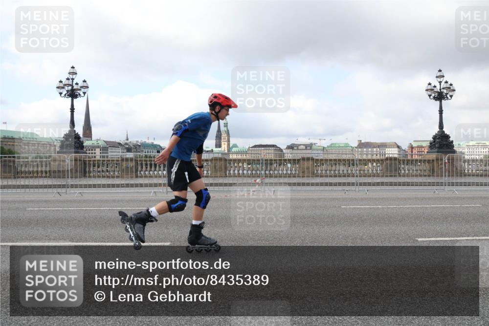 29.06.2025 - hella hamburg halbmarathon Lena Gebhardt http://msf.ph/oto/8435389 29.06.2025 09:01:41 Lombardsbrücke  meine-sportfotos.de