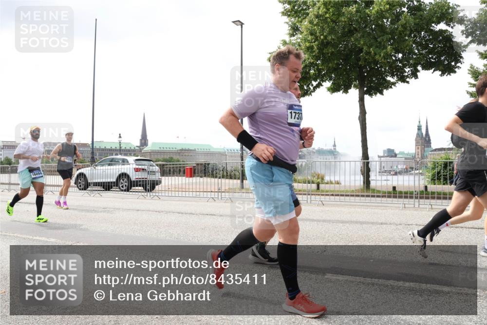 29.06.2025 - hella hamburg halbmarathon Lena Gebhardt http://msf.ph/oto/8435411 29.06.2025 10:44:58 Lombardsbrücke 1649, 1737, 1024, 1273, 1629, 1685, 1924, 2007, 2674, 2779, 3160, 3164, 3506, 3570, 4186, 4215, 4275, 4337, 4851, 4968, 5190, 5355, 6509, 6841, 6888, 7216, 7699, 7912, 8582, 8594, 8762, 8907, 9036, 9084, 9085, 9331, 9333, 9397, 9536, 10006, 10416, 10562, 10566, 10668, 10707, 11272, 12198, 12318, 12332, 12334, 12394, 13039, 13261, 13262, 13288, 14350, 14681, 14971, 18454, 18459 meine-sportfotos.de