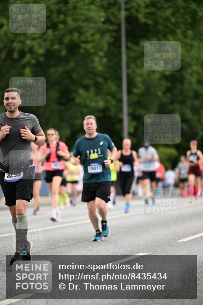 29.06.2025 - hella hamburg halbmarathon Dr. Thomas Lammeyer http://msf.ph/oto/8435434 29.06.2025 10:54:42 Kennedybrücke 1259, 1487, 1511, 1625, 2047, 2160, 3680, 3701, 3710, 4168, 4642, 4870, 5119, 5552, 6015, 7721, 7722, 8299, 9940, 10033, 11426 meine-sportfotos.de