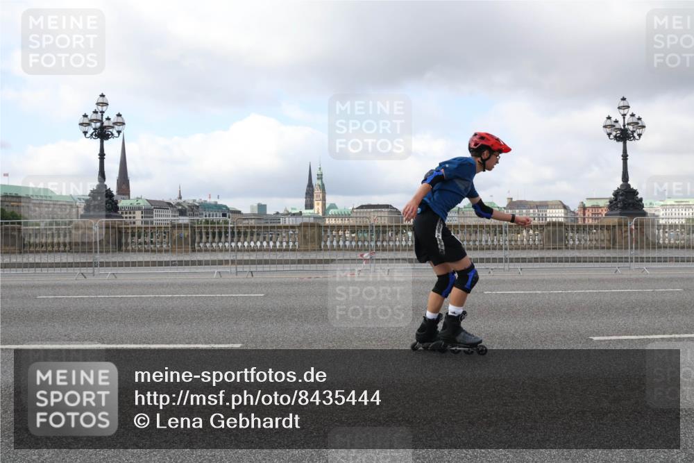 29.06.2025 - hella hamburg halbmarathon Lena Gebhardt http://msf.ph/oto/8435444 29.06.2025 09:01:41 Lombardsbrücke  meine-sportfotos.de