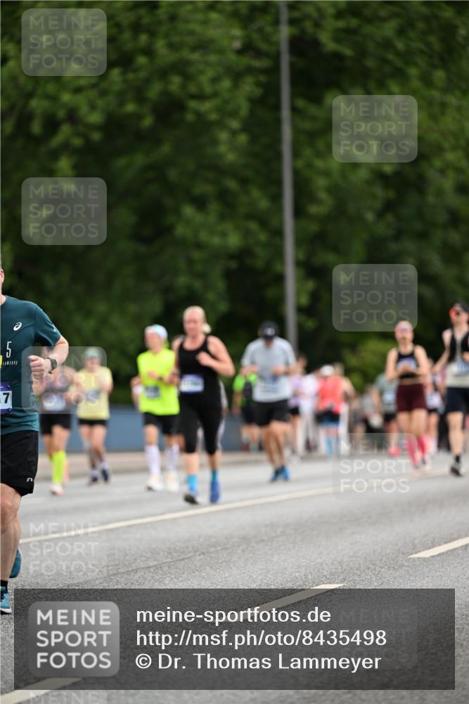 29.06.2025 - hella hamburg halbmarathon Dr. Thomas Lammeyer http://msf.ph/oto/8435498 29.06.2025 10:54:44 Kennedybrücke 1259, 1487, 1511, 1625, 2047, 2160, 3680, 3701, 3710, 4168, 4642, 4870, 5119, 5552, 6015, 7721, 7722, 8299, 9096, 9940, 10033, 11426 meine-sportfotos.de