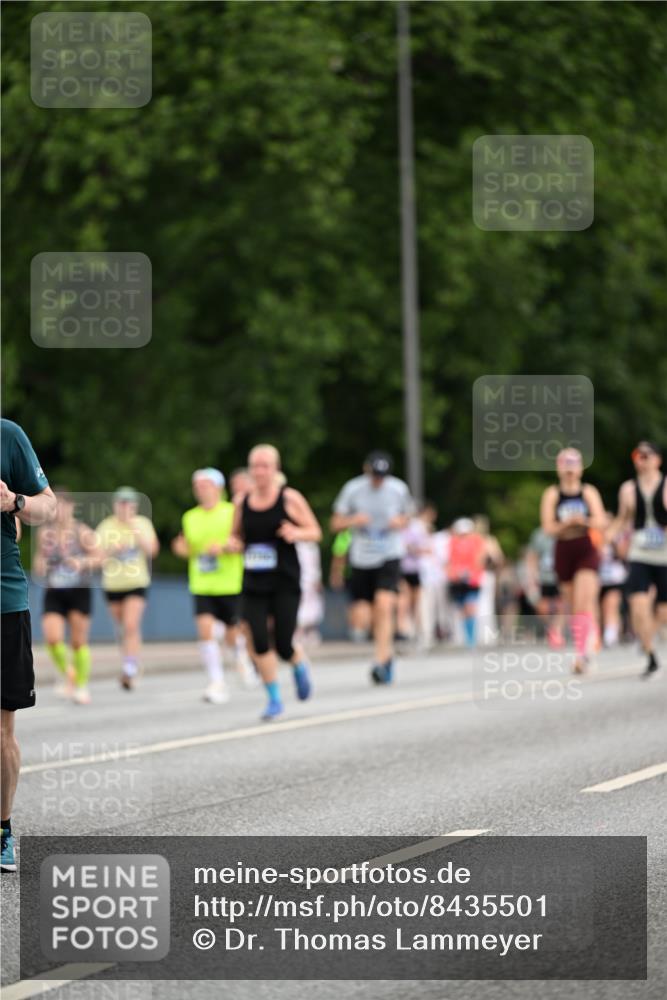 29.06.2025 - hella hamburg halbmarathon Dr. Thomas Lammeyer http://msf.ph/oto/8435501 29.06.2025 10:54:44 Kennedybrücke 1259, 1487, 1511, 1625, 2047, 2160, 3680, 3701, 3710, 4168, 4642, 4870, 5119, 5552, 6015, 7721, 7722, 8299, 9096, 9940, 10033, 11426 meine-sportfotos.de