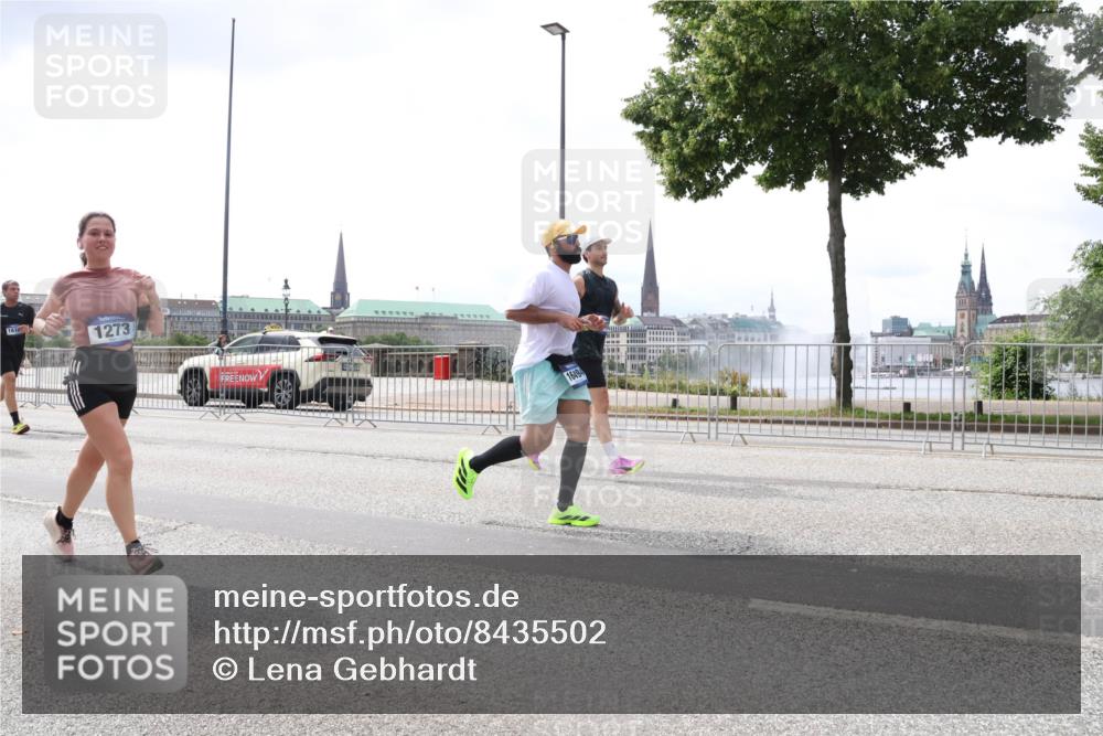 29.06.2025 - hella hamburg halbmarathon Lena Gebhardt http://msf.ph/oto/8435502 29.06.2025 10:44:59 Lombardsbrücke 1610, 1273, 16494, 1024, 1273, 1629, 1685, 1798, 1924, 2007, 2674, 2779, 3160, 3164, 3506, 3570, 3993, 4186, 4215, 4275, 4337, 4851, 4968, 5190, 5355, 6509, 6841, 6888, 6980, 7699, 7912, 8582, 8594, 8762, 8907, 9036, 9084, 9085, 9331, 9333, 9397, 9536, 10006, 10416, 10562, 10566, 10668, 10707, 11272, 11314, 12198, 12318, 12332, 12334, 12394, 13039, 13261, 13288, 14350, 14681, 14971, 18454, 18459 meine-sportfotos.de