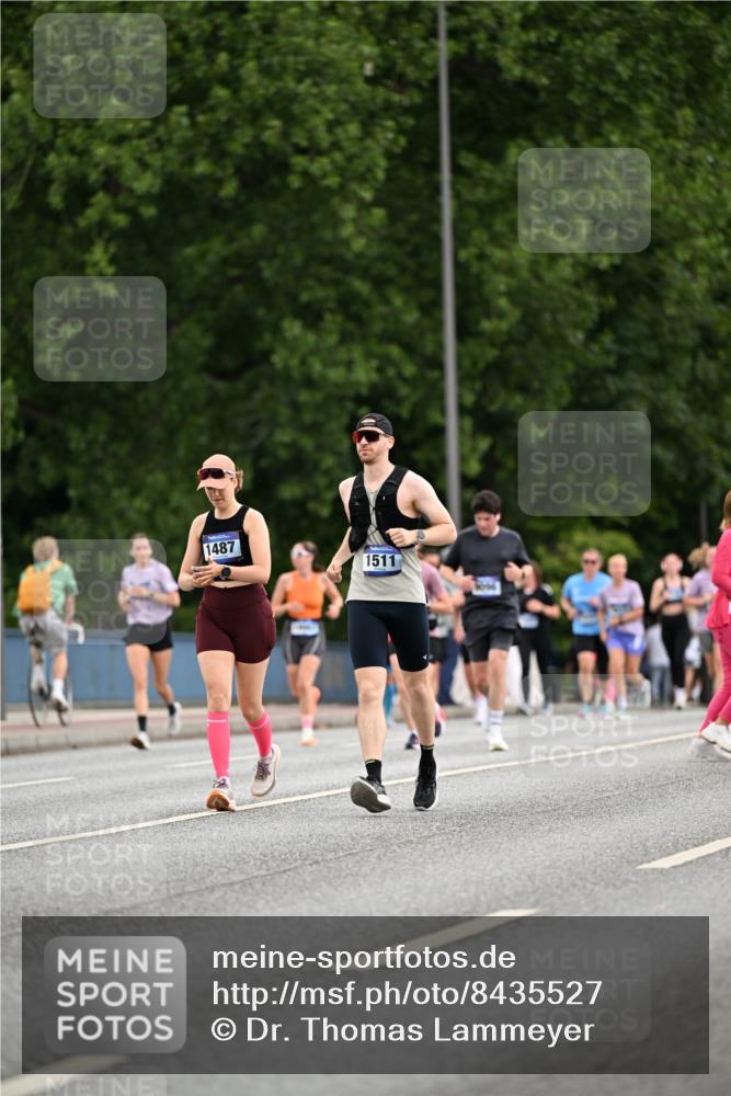 29.06.2025 - hella hamburg halbmarathon Dr. Thomas Lammeyer http://msf.ph/oto/8435527 29.06.2025 10:54:49 Kennedybrücke 1259, 1487, 1511, 1625, 2047, 3680, 3701, 4642, 4695, 4870, 5119, 5552, 6015, 7133, 7161, 7677, 7721, 7722, 8299, 8833, 9096, 10033 meine-sportfotos.de