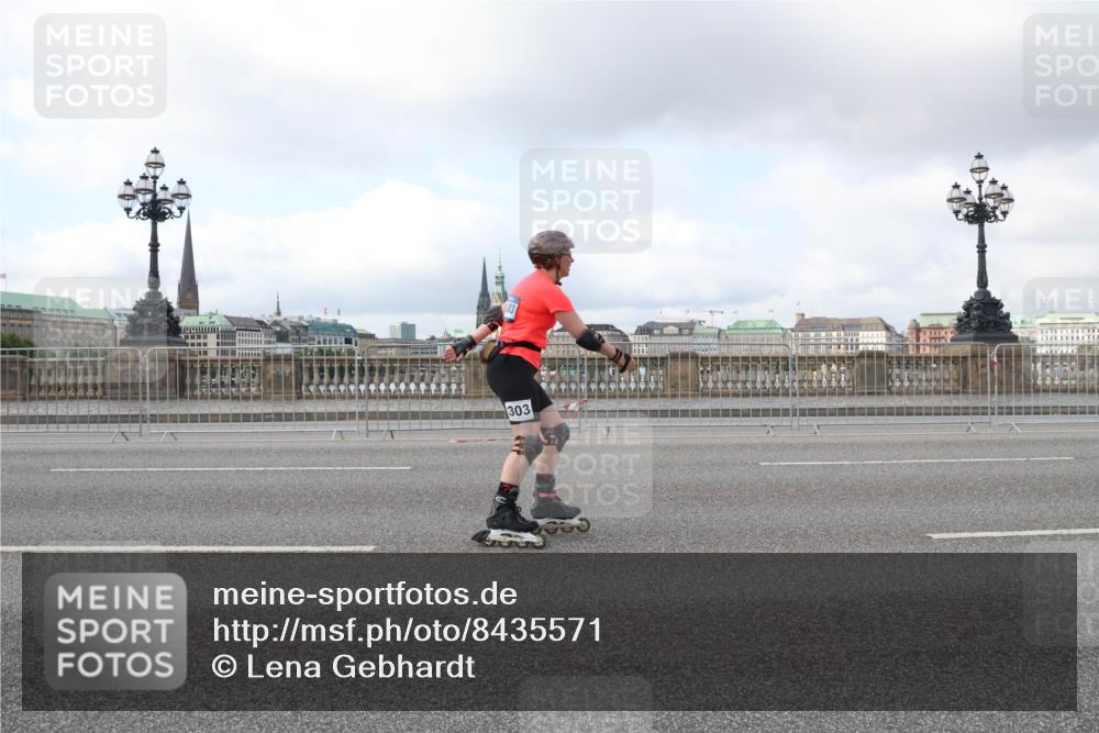29.06.2025 - hella hamburg halbmarathon Lena Gebhardt http://msf.ph/oto/8435571 29.06.2025 09:01:43 Lombardsbrücke 303 meine-sportfotos.de