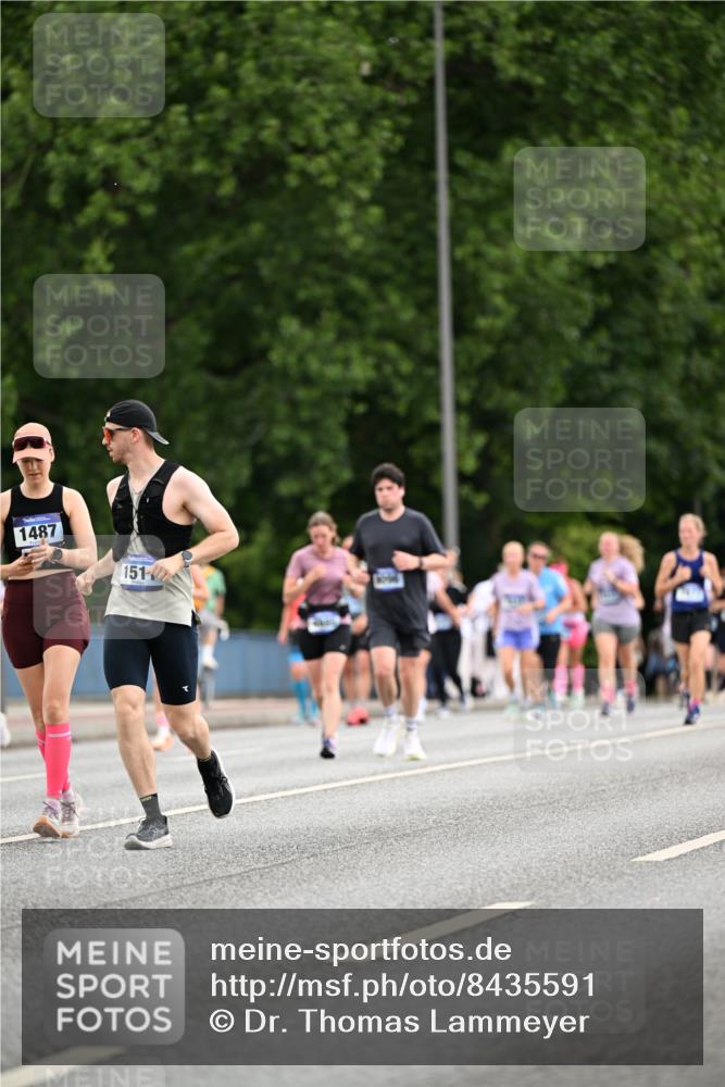 29.06.2025 - hella hamburg halbmarathon Dr. Thomas Lammeyer http://msf.ph/oto/8435591 29.06.2025 10:54:51 Kennedybrücke 1259, 1478, 1487, 1511, 1625, 2047, 3680, 4642, 4695, 4870, 5119, 5552, 6015, 7133, 7161, 7677, 7721, 7722, 8299, 8833, 9096, 10033, 10437 meine-sportfotos.de