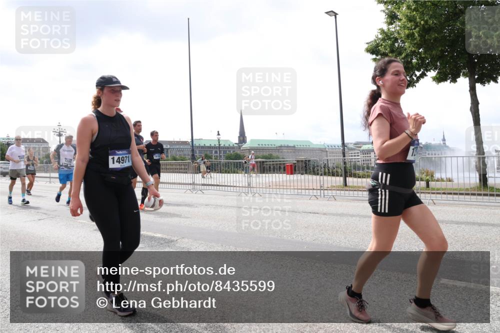 29.06.2025 - hella hamburg halbmarathon Lena Gebhardt http://msf.ph/oto/8435599 29.06.2025 10:45:00 Lombardsbrücke 12394, 14971, 1024, 1273, 1629, 1685, 1798, 1924, 2007, 2674, 2779, 3160, 3164, 3570, 3993, 4186, 4215, 4275, 4337, 4851, 4968, 5099, 5190, 5355, 6509, 6788, 6841, 6888, 6980, 7699, 7912, 8582, 8594, 8605, 8762, 8907, 9036, 9084, 9085, 9331, 9333, 9397, 9536, 10006, 10562, 10566, 10668, 10707, 11272, 11314, 12198, 12318, 12332, 12334, 12394, 13039, 13261, 13288, 14350, 14681, 14971, 18454, 18459 meine-sportfotos.de