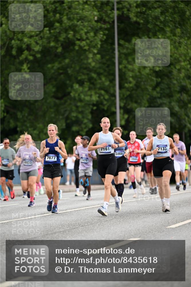 29.06.2025 - hella hamburg halbmarathon Dr. Thomas Lammeyer http://msf.ph/oto/8435618 29.06.2025 10:54:58 Kennedybrücke 1259, 1478, 1487, 1511, 1625, 2047, 3647, 4642, 4695, 4870, 5119, 6015, 6178, 7133, 7161, 7677, 8833, 8986, 9096, 10033, 10437 meine-sportfotos.de