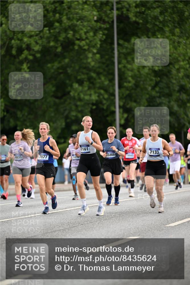 29.06.2025 - hella hamburg halbmarathon Dr. Thomas Lammeyer http://msf.ph/oto/8435624 29.06.2025 10:54:58 Kennedybrücke 1259, 1478, 1487, 1511, 1625, 2047, 3647, 4642, 4695, 4870, 5119, 6015, 6178, 7133, 7161, 7677, 8833, 8986, 9096, 10033, 10437 meine-sportfotos.de