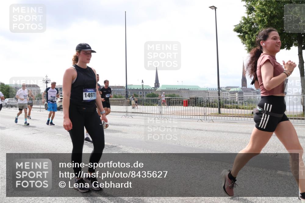 29.06.2025 - hella hamburg halbmarathon Lena Gebhardt http://msf.ph/oto/8435627 29.06.2025 10:45:01 Lombardsbrücke 12394, 14971, 1024, 1273, 1629, 1685, 1798, 1924, 2007, 2674, 2779, 3160, 3164, 3570, 3879, 3993, 4186, 4215, 4275, 4337, 4504, 4820, 4851, 4968, 5099, 5108, 5190, 5355, 5636, 6509, 6788, 6841, 6888, 6980, 7699, 7912, 8582, 8594, 8605, 8762, 8907, 9036, 9084, 9085, 9331, 9333, 9397, 9536, 10006, 10562, 10566, 10668, 10707, 11272, 11314, 12198, 12318, 12332, 12334, 12394, 13039, 13261, 14350, 14681, 14971, 18454, 18459 meine-sportfotos.de