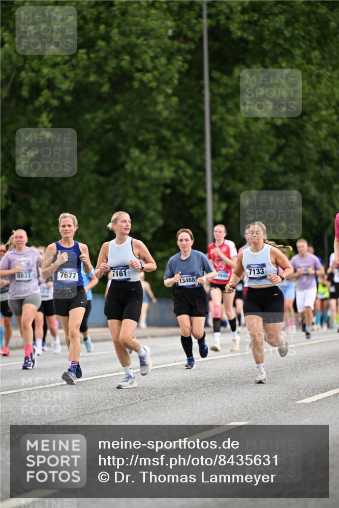 29.06.2025 - hella hamburg halbmarathon Dr. Thomas Lammeyer http://msf.ph/oto/8435631 29.06.2025 10:54:58 Kennedybrücke 1259, 1478, 1487, 1511, 1625, 2047, 3647, 4642, 4695, 4870, 5119, 6015, 6178, 7133, 7161, 7677, 8833, 8986, 9096, 10033, 10437 meine-sportfotos.de