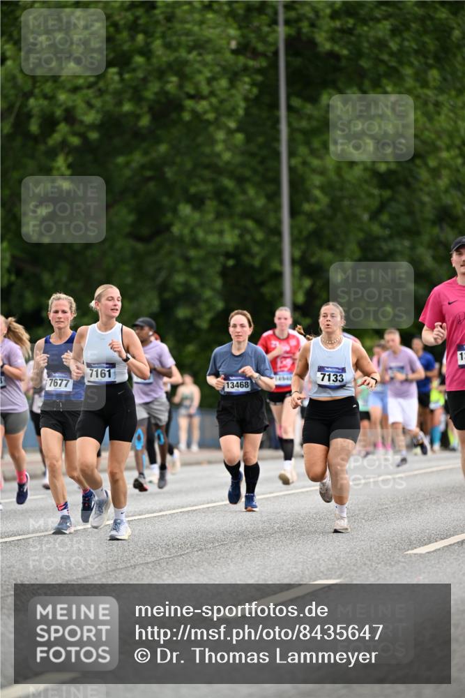 29.06.2025 - hella hamburg halbmarathon Dr. Thomas Lammeyer http://msf.ph/oto/8435647 29.06.2025 10:54:59 Kennedybrücke 1478, 1487, 1511, 1625, 2047, 3647, 4642, 4695, 4870, 6015, 6178, 7133, 7161, 7677, 8833, 8986, 9096, 10437 meine-sportfotos.de