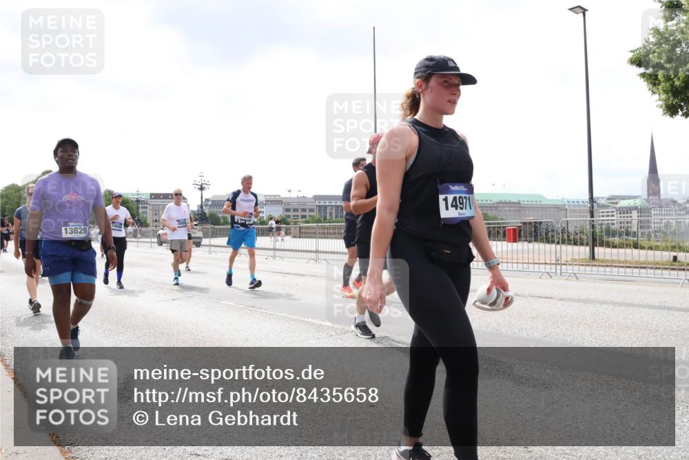 29.06.2025 - hella hamburg halbmarathon Lena Gebhardt http://msf.ph/oto/8435658 29.06.2025 10:45:01 Lombardsbrücke 13629, 14971, 1024, 1273, 1629, 1685, 1798, 1924, 2007, 2674, 2779, 3160, 3164, 3570, 3879, 3993, 4186, 4215, 4275, 4337, 4504, 4820, 4851, 4968, 5099, 5108, 5190, 5355, 5636, 6509, 6788, 6841, 6888, 6980, 7699, 7912, 8582, 8594, 8605, 8762, 8907, 9036, 9084, 9085, 9331, 9333, 9397, 9536, 10006, 10562, 10566, 10668, 10707, 11272, 11314, 12198, 12318, 12332, 12334, 12394, 13039, 13261, 14350, 14681, 14971, 18454, 18459 meine-sportfotos.de