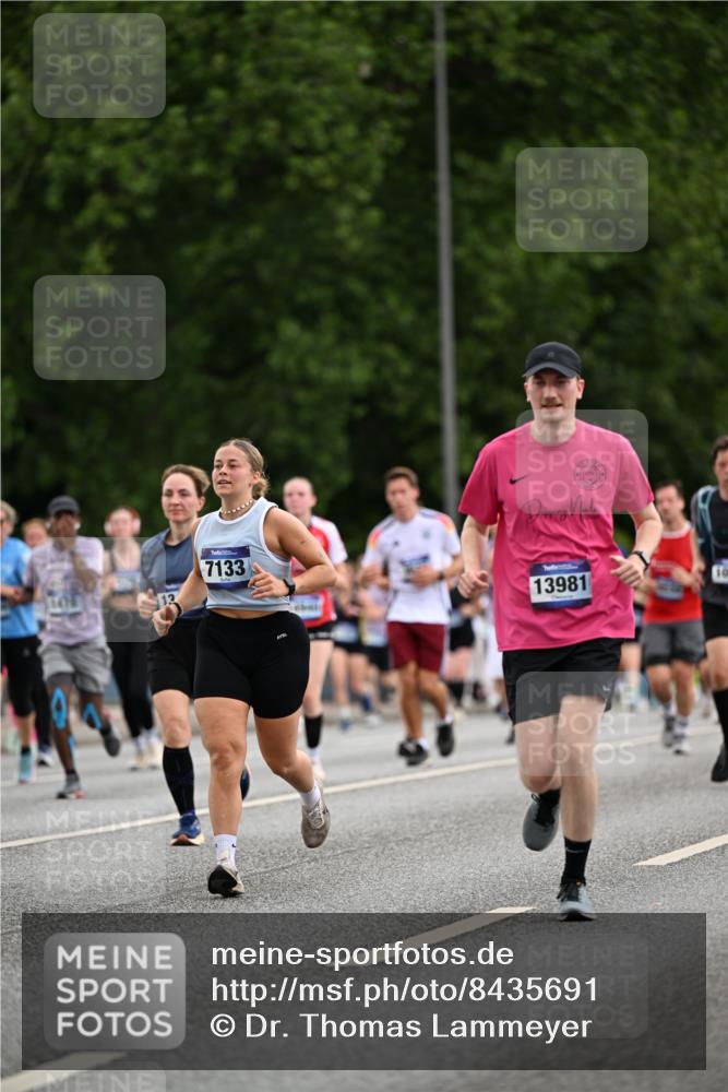 29.06.2025 - hella hamburg halbmarathon Dr. Thomas Lammeyer http://msf.ph/oto/8435691 29.06.2025 10:55:01 Kennedybrücke 1478, 1487, 1511, 1625, 2047, 3647, 4642, 4695, 4870, 6015, 6178, 7133, 7161, 7677, 8833, 8986, 9096, 10437 meine-sportfotos.de