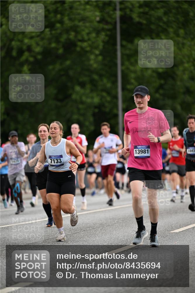 29.06.2025 - hella hamburg halbmarathon Dr. Thomas Lammeyer http://msf.ph/oto/8435694 29.06.2025 10:55:01 Kennedybrücke 1478, 1487, 1511, 1625, 2047, 3647, 4642, 4695, 4870, 6015, 6178, 7133, 7161, 7677, 8833, 8986, 9096, 10437 meine-sportfotos.de