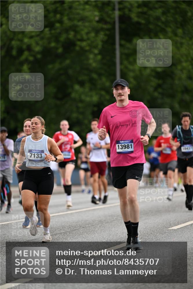 29.06.2025 - hella hamburg halbmarathon Dr. Thomas Lammeyer http://msf.ph/oto/8435707 29.06.2025 10:55:01 Kennedybrücke 1478, 1487, 1511, 1625, 2047, 3647, 4642, 4695, 4870, 6015, 6178, 7133, 7161, 7677, 8833, 8986, 9096, 10437 meine-sportfotos.de