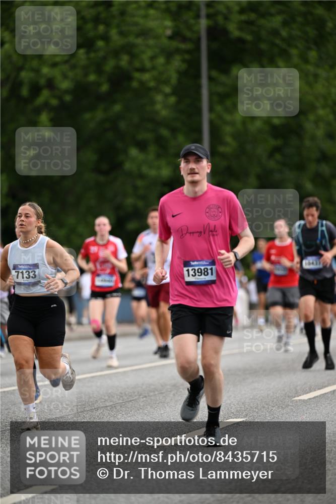29.06.2025 - hella hamburg halbmarathon Dr. Thomas Lammeyer http://msf.ph/oto/8435715 29.06.2025 10:55:01 Kennedybrücke 1478, 1487, 1511, 1625, 2047, 3647, 4642, 4695, 4870, 6015, 6178, 7133, 7161, 7677, 8833, 8986, 9096, 10437 meine-sportfotos.de