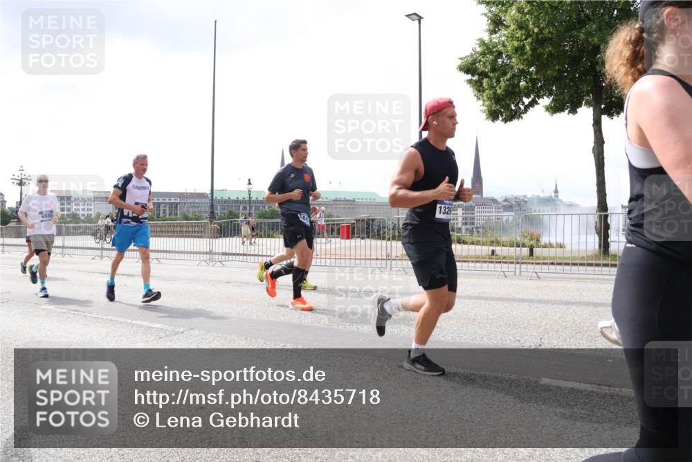 29.06.2025 - hella hamburg halbmarathon Lena Gebhardt http://msf.ph/oto/8435718 29.06.2025 10:45:02 Lombardsbrücke 6888, 1326, 1024, 1273, 1629, 1685, 1798, 1924, 2007, 2674, 2779, 3160, 3164, 3570, 3879, 3993, 4099, 4102, 4186, 4215, 4275, 4337, 4504, 4820, 4851, 4968, 5099, 5108, 5190, 5355, 5636, 6509, 6788, 6841, 6888, 6980, 7699, 7912, 8582, 8594, 8605, 8762, 8907, 9036, 9084, 9085, 9331, 9333, 9397, 9536, 10562, 10566, 10668, 10707, 11272, 11314, 12198, 12318, 12332, 12334, 12394, 13039, 13261, 14350, 14681, 18454, 18459 meine-sportfotos.de