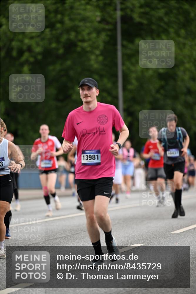 29.06.2025 - hella hamburg halbmarathon Dr. Thomas Lammeyer http://msf.ph/oto/8435729 29.06.2025 10:55:02 Kennedybrücke 1478, 1487, 1511, 1625, 2047, 3647, 4642, 4695, 4848, 4870, 6015, 6178, 7133, 7161, 7677, 8833, 8986, 9096, 9605, 10437 meine-sportfotos.de