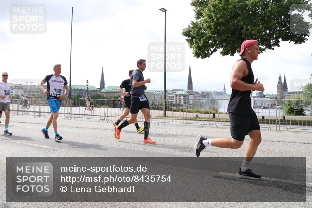 29.06.2025 - hella hamburg halbmarathon Lena Gebhardt http://msf.ph/oto/8435754 29.06.2025 10:45:02 Lombardsbrücke 6888, 12394, 6841, 1024, 1273, 1629, 1685, 1798, 1924, 2007, 2674, 2779, 3160, 3164, 3570, 3879, 3993, 4099, 4102, 4186, 4215, 4275, 4337, 4504, 4820, 4851, 4968, 5099, 5108, 5190, 5355, 5636, 6509, 6788, 6841, 6888, 6980, 7699, 7912, 8582, 8594, 8605, 8762, 8907, 9036, 9084, 9085, 9331, 9333, 9397, 9536, 10562, 10566, 10668, 10707, 11272, 11314, 12198, 12318, 12332, 12334, 12394, 13039, 13261, 14350, 14681, 18454, 18459 meine-sportfotos.de