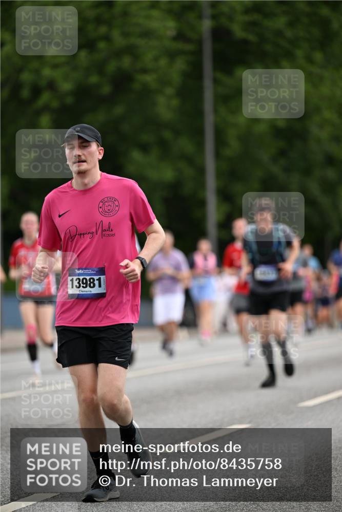 29.06.2025 - hella hamburg halbmarathon Dr. Thomas Lammeyer http://msf.ph/oto/8435758 29.06.2025 10:55:02 Kennedybrücke 1478, 1487, 1511, 1625, 2047, 3647, 4642, 4695, 4848, 4870, 6015, 6178, 7133, 7161, 7677, 8833, 8986, 9096, 9605, 10437 meine-sportfotos.de